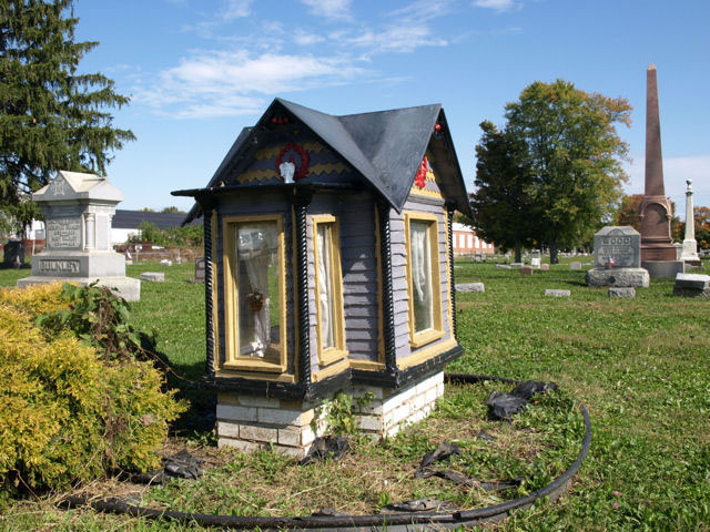 vivian-mae-allison-dollhouse-grave1