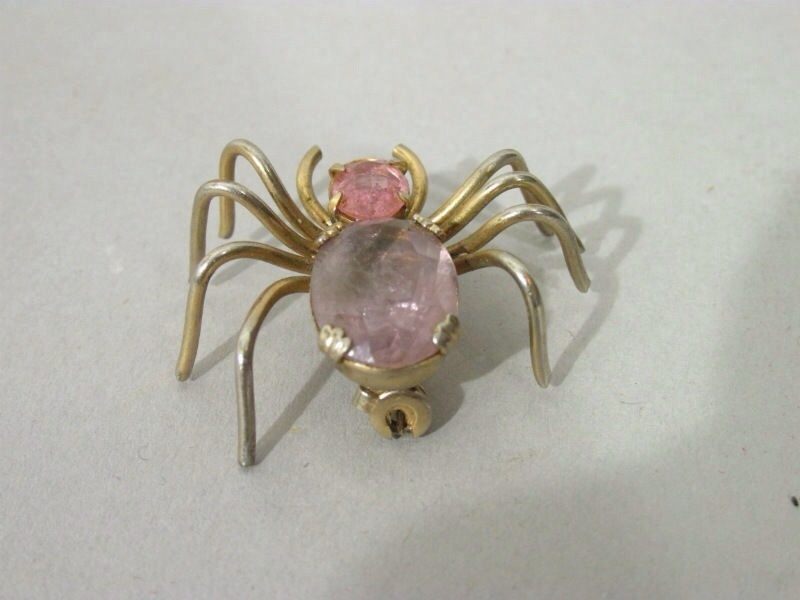 Pink quartz crystal pin
