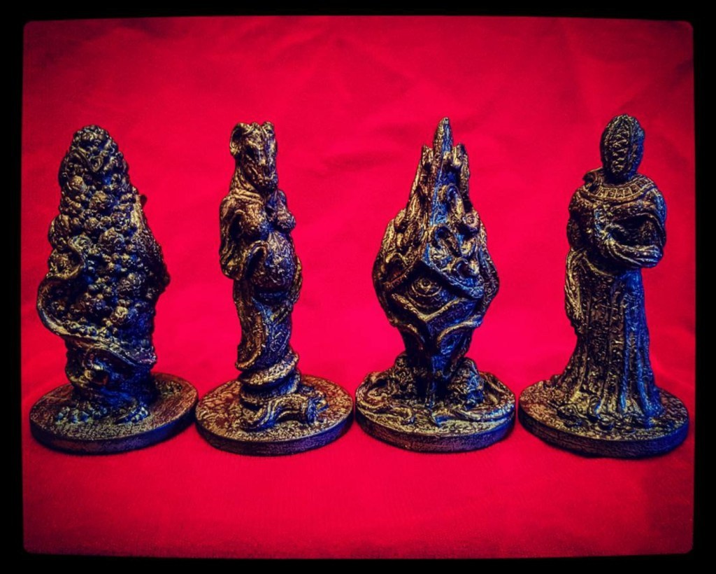 Elder God shrine dolls by Cryptocurium. Via Propnomicon