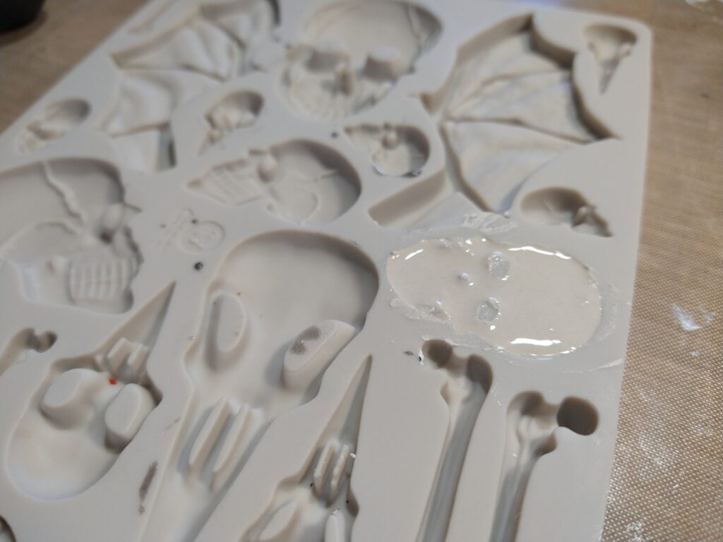 Mold of various spooky things with one skull filled.